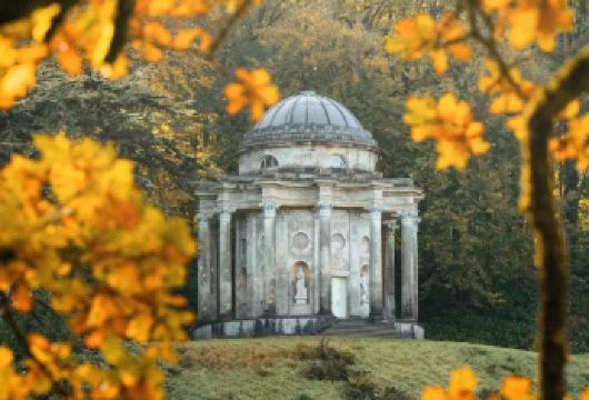 【傲慢与偏见】斯托海德花园+巴斯修道院+罗马浴场包车一日游【私人订制包车游|10小时超长服务|根据您的喜好自由搭配经典】