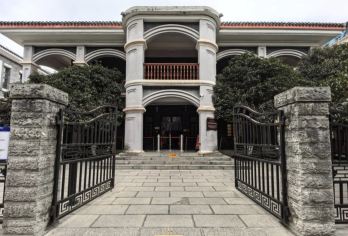 三小时精讲师，带您深入了解红色圣地【精讲师均为我市的中高级金牌导游。（遵义会议会址和陈列馆自行参观，讲解内容在外围）】