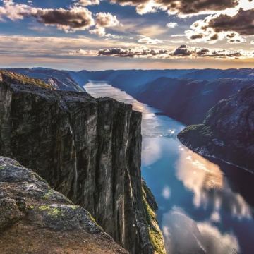 挪威+斯塔万格老城+布道台+吕瑟峡湾包车一日游【行程可调】