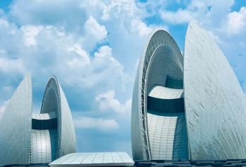 珠海大剧院+港珠澳大桥游+中山故居+珠海渔女一日活动【港珠澳大桥--无需港澳通行证】