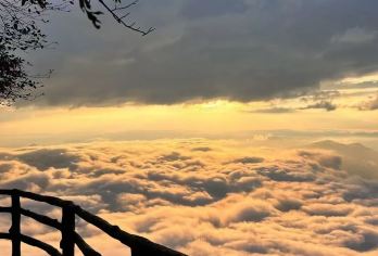 汉中龙头山国际旅游度假区+红寺湖风景区一日游【2-6人小团】【1.[车辆15%以上空座率]，严选安全舒适车辆，当地老司机保驾护航，旅途更舒适，享受自在美好旅行。】