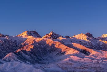 巴尔斯+神鹿一日游【拼车|神鹿|康乐|丹霞|纯玩|自由】【去不了珠穆朗玛峰，但是美丽的巴尔斯雪山，值得你去体验一番，速来！】