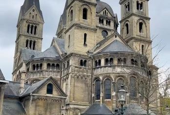 荷兰阿姆斯特丹+代尔夫特维米尔中心一日游/行程可调-中文专车【精选热门景点，高效游玩不走回头路，深度了解文化内涵，贴心服务保障，轻松享受旅程，性价比超高的旅行。】