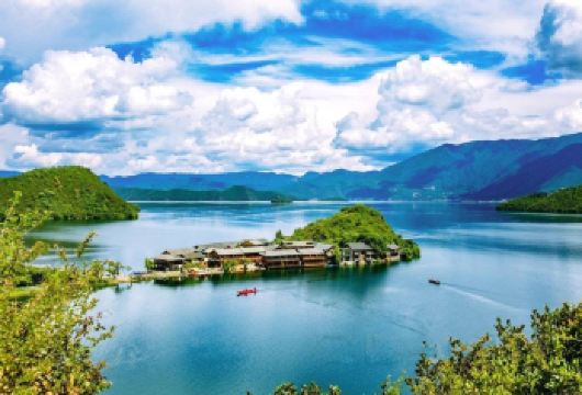 丽江+泸沽湖全景一日游【15人内纯玩小团·猪槽船游湖】含午餐【360°多景点环湖含票！含特色午餐，纯玩体验！】