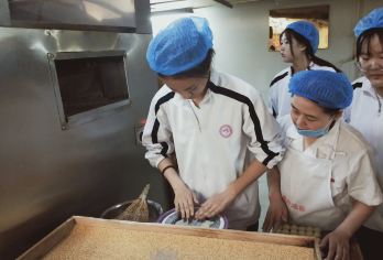 山东淄博一日游：周村古商城+淄川人立琉璃博物馆/亲子研学【热情好客的淄博 进淄赶考 周村古商城 烧饼制作体验等】