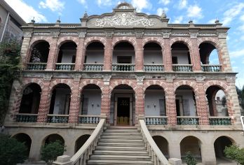 【12人纯玩小团鼓浪屿日光岩+菽庄花园】接送门票+午餐+精讲【[线路精心设计]走近1栋地标别墅，逛1条人少景美的世遗线路，含2大经典景点菽庄花园+日光岩】