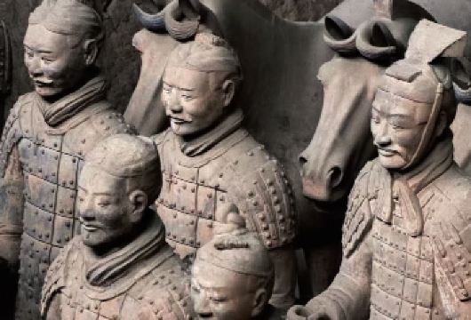 西安秦始皇兵马俑+华清宫一日游【8人小团/可选中英文讲解】【中文或英文专业讲解，深度探秘秦唐历史，了解兵马俑背后的故事，传递文化内涵！】