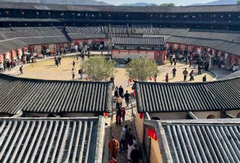 潮州饶平包车一天10小时/游道韵楼+青岚怪臼谷国家地质公园【土楼奇谷一日游，潮韵山水画中留。】