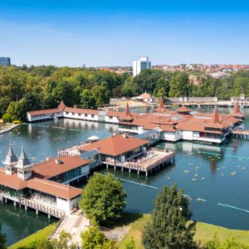 匈牙利布达佩斯巴拉顿湖区・蒂豪尼半岛+希欧福克中文包车一日游