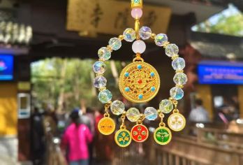 灵隐寺+灵隐飞来峰景区一日游丨赠送18籽手串+福袋+人工讲解【含预约灵隐飞来峰+灵隐寺门票(线上预约，现场预约)二种方式，下单时客服安排为准，请咨询在线客服。】