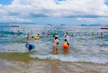 私家团包车游+深圳大梅沙+中英街+地王观光+南头古城一日游【私家旅行：一单一团，不拼客，专属旅行 品质服务：车上门接送，专职司机护航】