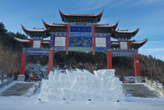 抚远+蔓越莓基地+乌苏镇+东极广场+赫哲民俗展示馆【一岛两国 --黑瞎子岛；东方第一哨；】