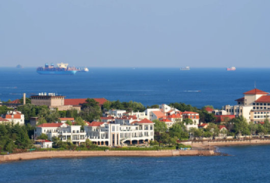 青岛市区十大景包车一日游|小麦岛旅拍+游艇出海+青啤+八大关【安全可靠：专业司机保障行车安全，适合商务、旅游等个性化需求。】