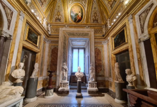 博尔盖赛美术馆中文讲解一日游【贝尼尼1622年大理石雕塑，刻画冥王劫掠少女的瞬间，肌肉张力与惊恐表情展现巴洛克戏剧性。‌】