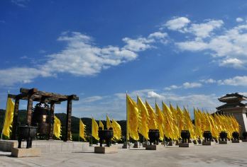 黄帝陵+始祖堂+黄河壶口瀑布一日游【观瀑布奔腾 拜始祖轩辕】【体验陕北当地美食，让您旅途玩的开心，带你壶口的气势滂湃景观。】