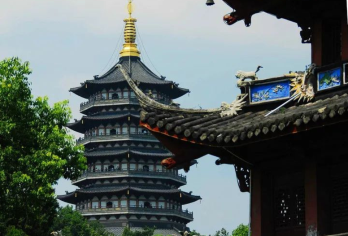 雷峰塔【1.5小时精致讲解丨登雷峰塔观西湖全景丨不含门票】【专业持证讲解，把历史作为故事讲解给您听。】