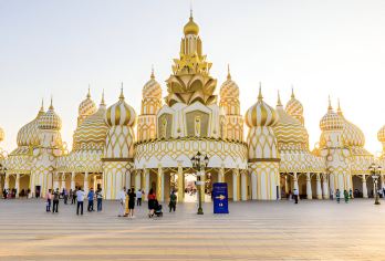 迪拜：地球村门票（含接送服务）【探索一个超过 90 种文化汇聚在一起庆祝团结的世界 体验超过 170 个游乐设施、游戏和景点，让您眼前一亮 在地球村见证主题活动、节日和壮观的烟花】