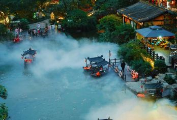 江西上饶：葛仙村+鸣泉谷一日游【包车｜私人定制｜中英文导游】【[VIP尊享服务] 专属包车出行，司机全程陪同，行程灵活可调，打造个性化旅程】