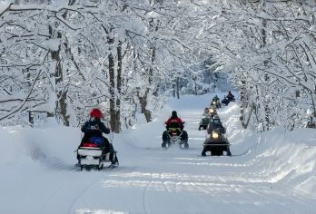 北海道洞爷湖雪地摩托+登别地狱谷+湖畔农场一日游【登别地狱谷的硫磺烟雾，诉说大地的心跳】