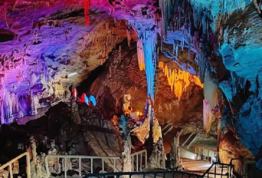 芙蓉洞+芙蓉江一日游【包含门票+往返索道+芙蓉江船票】【[小团出行]纯玩2-8人小团，本地人向导带您玩，更轻松自在！】