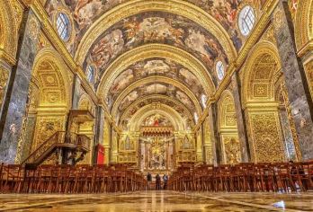 瓦莱塔一日游【姆迪纳老城+宫殿广场+蓝湖+圣安吉洛堡】【姆迪纳老城（Mdina Old City）：“寂静之城”，山顶古都，巴洛克教堂与《权游》取景地交织。】