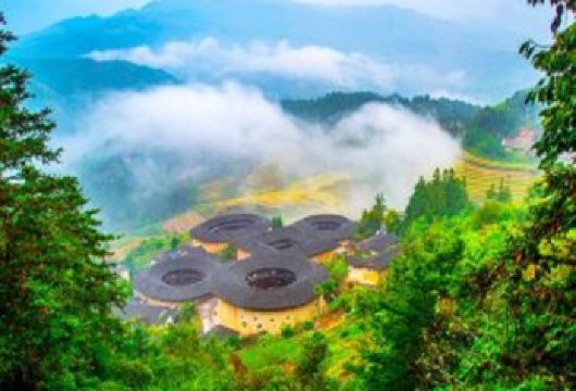 8人独立座椅含中餐|南靖云水谣古镇+田螺坑土楼一日游无需换乘【[车辆直达景区]VIP通道，车可直接进入景区，无需换乘景交大巴车，交通时间短，游玩时间长】