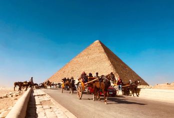 吉萨金字塔群+埃及博物馆+狮身人面像一日游【中英文导游】【[资质齐全]正规公司、专业司导、经验丰富、路线娴熟、车技娴熟、让您畅玩大开罗！】