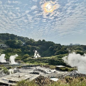 探索阳明山&北投一日游.（中英导览湊團 I 西门町出发)