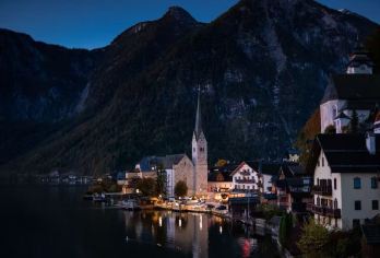 奥地利哈尔施塔特明信片小镇一日游【中文包车+欧洲全线定制】【尊享一对一高端行程定制，多日豪华包车专属礼遇，专业旅行顾问24小时恭候垂询。】