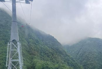 昌德拉吉里缆车和猴庙 - 私人/团体旅游选项【乘坐缆车，在郁郁葱葱的山丘上空进行11分钟的惊险之旅。 探索斯瓦扬布纳特寺：联合国教科文组织世界遗产，加德满都谷地著名的猴庙 从斯瓦扬布纳特山和昌德拉吉里山俯瞰加德满都谷地】