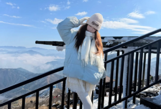 广州出发【云冰山】邂逅云端南方雪乡·赏雾松+冰挂雪景一日游【打卡一脚跨两省（横跨湘粤）是南方罕见的冰雪景观带。冬季雾凇漫山，宛如仙境，被誉为“南岭的冰雪王国”】