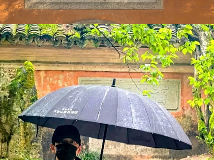 李現兩日連環打卡四間寺廟