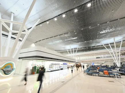 香港國際機場二號客運大樓啟用