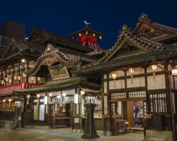 Discover 5 Spirited Away-style night scenes here