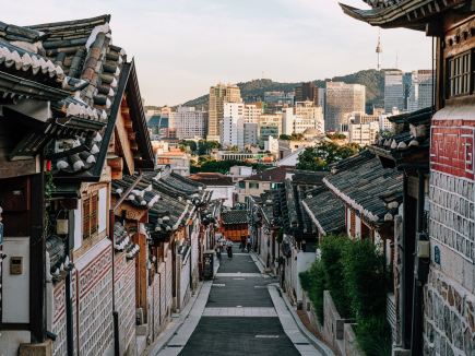 Seoul hanok stroll: discover Bukchon's cultural gems
