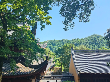 Lingyin Temple has a fresh look