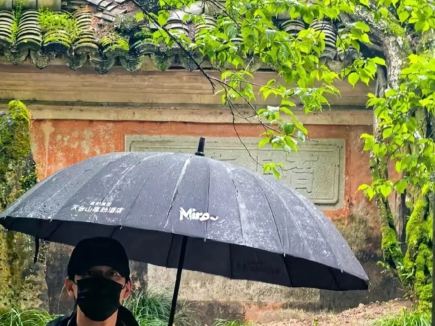 李現兩日連環打卡四間寺廟