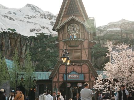 Disneyland Paris has launched its brand-new Frozen-themed area