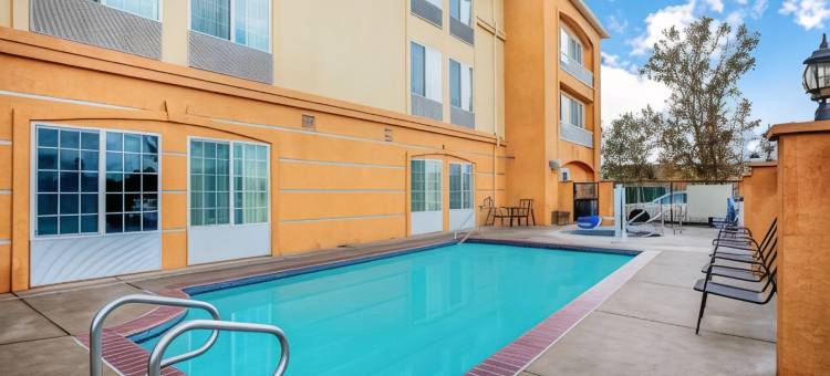 福勒拉昆塔温德姆套房酒店(La Quinta Inn & Suites by Wyndham Fowler)图片