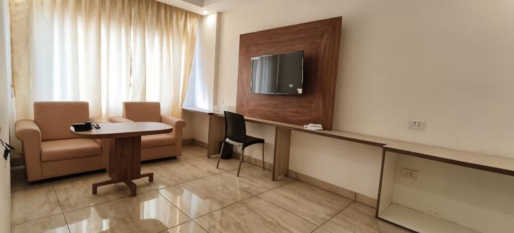 斯里市的Monarch Express(Monarch Express, Sri City)图片