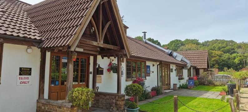 利特尔福克斯酒店(Little Foxes Hotel & Gatwick Airport Parking)图片