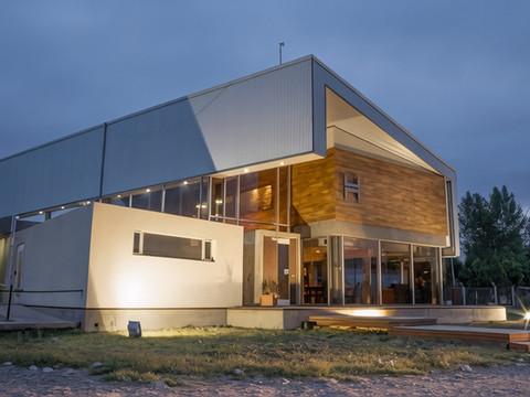 埃拉杜拉套房酒店