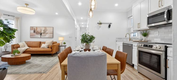 Downtown火车站附近开放式四卧室可住14人度假屋(含停车位)(Open 4Br Near Downtown Boston Backyard, Fire Pit, Grills & Walk to Train)图片