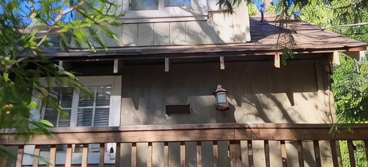 米乌克维利基配有WiFi的迷人木屋(Charming cabin with WiFi in Mi-Wuk Village)图片