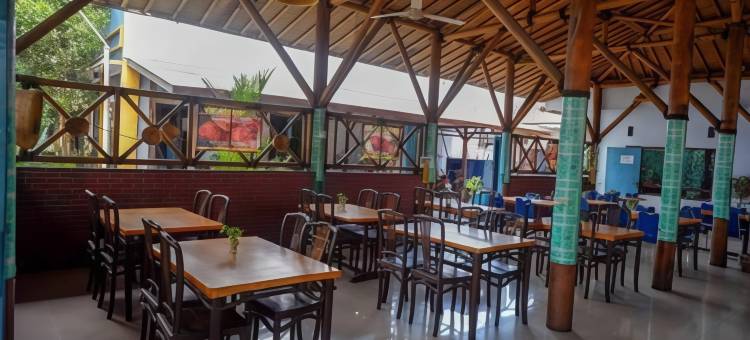 RedDoorz Syariah Near Stasiun Pekalongan 3图片