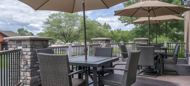 明尼阿波利斯黄金谷华美达酒店(Ramada by Wyndham Minneapolis Golden Valley)图片
