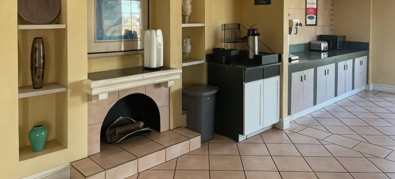 卡拉马祖伊克诺旅馆，靠近翅膀体育馆(Econo Lodge Kalamazoo Near Wings Stadium)图片