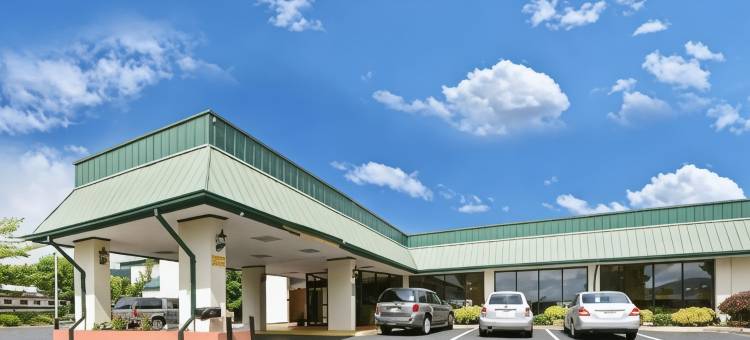 红玫瑰卡温顿I-64酒店 by Townhouse(Hotel Red Rose by Townhouse Covington I-64)图片