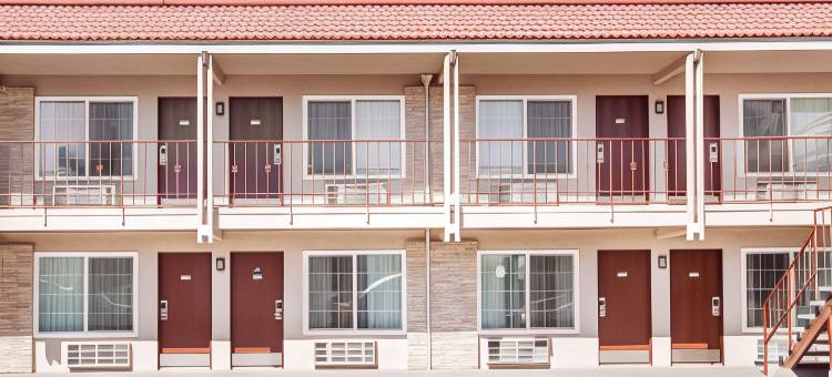 阿纳海姆迪士尼乐园戴斯套房酒店(Days Inn & Suites by Wyndham Anaheim at Disneyland Park)图片