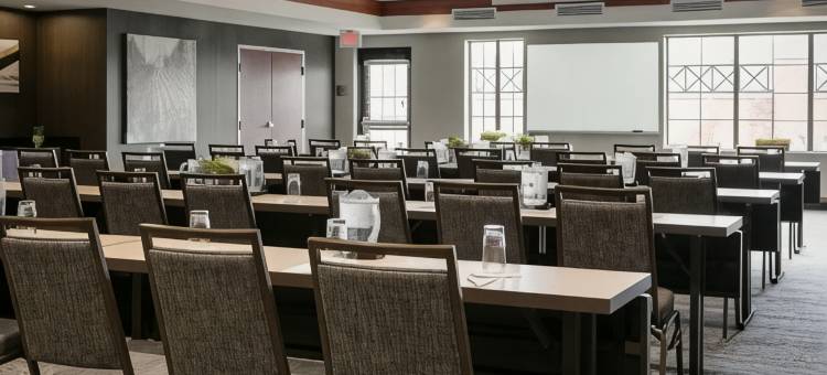 奥马哈阿克萨本村万怡酒店(Courtyard Omaha Aksarben Village)图片